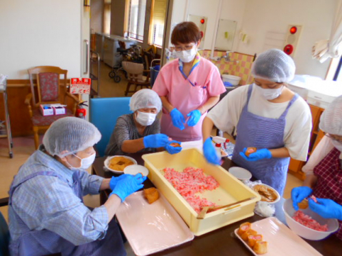笑顔あふれる敬老の日 昼食会